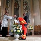 Ákos Vanek, paramédico y antiguo campeón mundial de triathlón, un tipo duro contra el coronavirus, se bautizó esta Vigilia Pascual