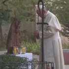 El Papa quiso rezar ante la tumba del obispo Alvear una vez aterrizó en Santiago