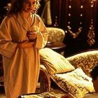 Kate Winslet ante Leonardo DiCaprio, en una de las escenas más célebres de Titanic (1997), de James Cameron.