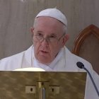 El Papa pidió este jueves rezar especialmente por los farmacéuticos que ayudan estos días a los enfermos