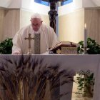 El Papa habló de la necesidad de que la gente pueda pronto volver físicamente a la iglesia y recibir los sacramentos / Vatican Media