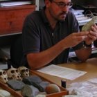 Los paleoantropólogos trabajan con los restos de poblaciones y tratan de llegar a propuestas razonables