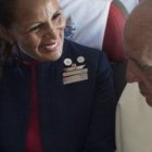 Francisco preguntó a la pareja si querían que los casara en ese momento, y así lo hicieron