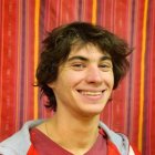 Théo comprendió pronto la falsedad de pensar que a Dios se llega por cualquier camino. Foto: Louis Lefevre / L'1visible.