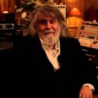 Vangelis con sus sintetizadores - cambió el concepto de banda sonora y marcó el estándar de música cósmica