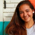Con 15 años, Lucía se quedó embarazada: recibir el apoyo que necesitaba le impulsó a seguir adelante. Hoy, con 22 años, tiene tres hijos y ayuda a otras mujeres con dificultades para continuar su embarazo.