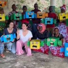 Mireia García, joven voluntaria misionera en Mozambique, junto con otras voluntarias y profesores de escuelas infantiles en Nacala.
