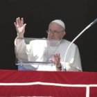 Para "convertirse en pacificadores", "es necesario desmilitarizar el corazón", expuso Francisco en el rezo del Ángelus de Todos los Santos.