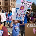 Cada vez más padres consienten que sus hijos reciban tratamientos hormonales para completar su transición de género, pero muchos desconocen sus consecuencias: muchos se arrepienten de por vida.