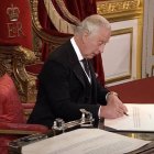 En el año 1701 se emite la Ley de Instauración que veta expresamente la presencia de católicos en la línea sucesoria.