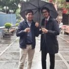 Elías, junto a su amigo Manuel, gracias al cual pudo conocer la Iglesia Católica.