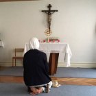 Las Misioneras de la caridad, a pesar de su vida activa, dedica gran parte del día a la oración personal con Cristo