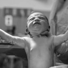 Los defensores del aborto no pueden obviar el hecho esencial: si no se practica el aborto, al término del embarazo nace una persona absolutamente única en la historia de la humanidad. Foto (contextual): Alex Hockett / Unsplash.