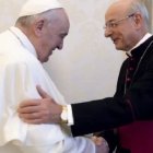 Fernando Ocáriz, prelado del Opus Dei, saluda al Papa Francisco / Opus Dei