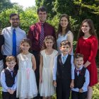 Tim Clark, su esposa y sus ocho hijos, por los que muchas veces le han pedido 'explicaciones'.