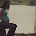 Todo le vale a los abortistas para ocultar el hecho que más les estorba: que toda mujer embarazada es ya una madre porque dentro de ella crece un ser humano. Foto (contextual): Lisa Runnels / Pixabay.