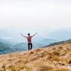 La libertad y la salvación eterna que anhela el hombre la da Cristo... es un regalo para abrazar y celebrar -  foto de Dino Reichmuth en Unsplash