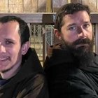 Shia LaBeouf (a la derecha de la foto), junto con uno de los frailes franciscanos con los que ha convivido para rodar la película sobre el Padre Pío.