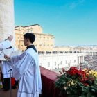El Papa imparte la bendición Urbi et Orbi desde el balcón de San Pedro solamente dos días al año, en Navidad y en Pascua de Resurrección. Foto: Vatican Media.