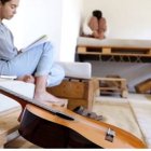 Jóvenes en oración en una capilla del Estudio de Hakuna en Las Rozas