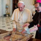 Claudio Gugerotti en 2015, cuando era Nuncio en Bielorrusia, con el Papa Francisco
