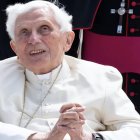 El Papa Francisco pudo visitarlo recientemente y despedirse de él. Ha muerto acompañado por su secretario personal, Georg Gänswein, los doctores y las religiosas que lo cuidaban.