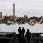 Un montaje en la Bienal de Venecia, fotografiado por Marton Monus en Efe