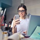 Análisis, curiosidades, música, información, humor, formación... En la selección diaria de vídeos de ReL procuramos que haya un poco de todo lo que pueda evangelizar, edificar o, simplemente, entretener. Foto: Bruce Mars / Unsplash.