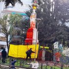 Feministas del colectivo "Mujeres creando" vandalizan la estatua de Isabel la Católica en La Paz (Bolivia).