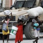 El obispo Pierre-André Dumas fue sometido a dos intervenciones quirúrgicas tras resultar herido el pasado domingo por una explosión en la casa donde se alojaba durante una visita a Puerto Príncipe.