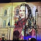 Proyectan un retrato de la condesa Marianna Farnararo en la ciudad de Pompeya