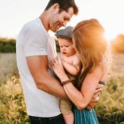 En "Progresismo o familia", el doctor en Pedagogía Josep Cartañà Pons repasa los grandes enemigos de la familia en la actualidad y propone alternativas educativas para hacerles frente.