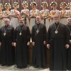 El Sínodo permanente de los obispos grecocatólicos ucranianos en Canadá, recibido por un coro de la diáspora y refugiados