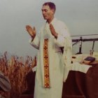 El capellán Emil Kapun celebrando la Santa Misa