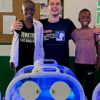Pablo Sánchez Bergasa con sus incubadoras de bajo coste que salvan vidas de bebés en países pobres