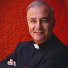 El sacerdote Ángel Espinosa de los Monteros.