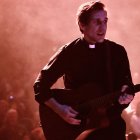 El sacerdote Michael Moses evangeliza a cientos de miles desde las redes, pero advierte que su uso también tiene peligros.