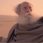 Un anciano San Juan en La Biblia Apocalipsis, película que ilustra la primera mitad del libro y le busca significados en siglos posteriores