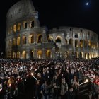 El Vía Crucis en el Coliseo de Roma.