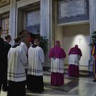 Rezando ante la tumba de Francisco.