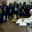 Francisco recibe a Barack Obama en el Vaticano.