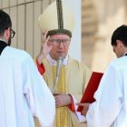 El cardenal Pietro Parolin, secretario de Estado, presidió una misa con decenas de miles de personas llegadas para el Jubileo de los Adolescentes, la canonización de Carlo Acutis y el funeral de Francisco.