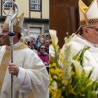 Eloy Santiago (a la izquierda), obispo de Tenerife, y Ángel Román (a la derecha), obispo de Albacete.