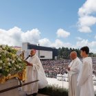 José Ornelas, presidente de los obispos de Portugal, ante otros 25 obispos consagra el Pontificado de León XIV a la Virgen de Fátima