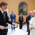 El tenista Jannik Sinner visitó al Papa León XIV, que sigue este deporte y que lo ha jugado hasta hace poco
