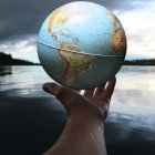 El desafío de nuestro tiempo: una élite globalista dirige el mundo sobre los escombros de una clase media empobrecida y desvinculada.