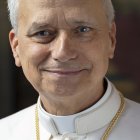 Fotografía oficial de León XIV accesible para descargar en Vatican.va desde el 16 de mayo