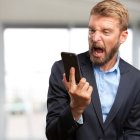 “Mi teléfono se había convertido en algo constante en todos los aspectos de mi vida. Lo tenía en mi escritorio cuando trabajaba, en mi bolsillo en las comidas y en mi cama cuando dormía. Lo llevaba a la iglesia, al gimnasio, al baño…”