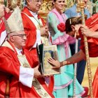 El obispo de Huelva con los romeros en la Misa de Pentecostés del Rocío de 2025