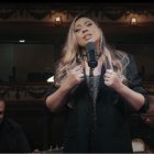 Juliana de Paula canta al Espíritu Santo en portugués con Cançao Nova